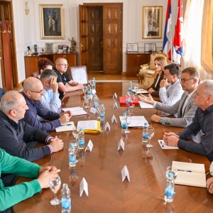 Градоначелник на састанку са представницима јавног превоза Градоначелник на састанку са представницима јавног превоза