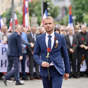 Бања Лука обиљежила 9. мај: Одржан марш „Бесмртног пука“ и положени вијенци на Споменик палим борцима НОР-а, присуствовао градоначелник