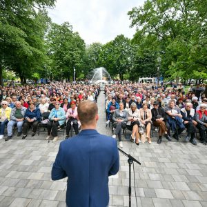 Подјела картица тече предвиђеном динамиком: Још 800 пензионера добило карту за бесплатан јавни превоз