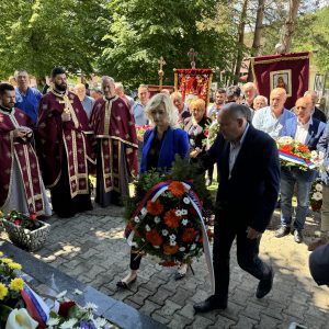 Јелићка: Служен парастос погинулим борцима Војске Републике Српске, присуствовали и представници Града Јелићка: Служен парастос погинулим борцима Војске Републике Српске, присуствовали и представници Града