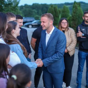 У Бочцу урађена јавна расвјета, са мјештанима се сусрео и градоначелник