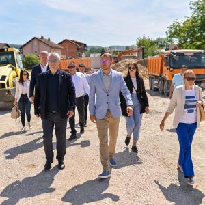 Градоначелник обишао градилиште у Чесми: Изградња приступне саобраћајнице за мост Градоначелник обишао градилиште у Чесми: Изградња приступне саобраћајнице за мост