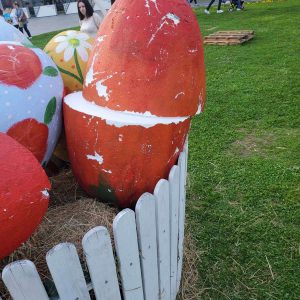 На мети вандала: Оштећене васкршње декорације у Парку „Петар Кочић“