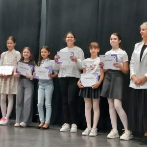 Поводом Дана града: У Дому омладине отворена изложба литерарних и ликовних радова, најмлађи показали како виде свој град