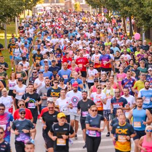 На улицама Бање Луке трчи се традиционални полумаратон, учествује и градоначелник Станивуковић