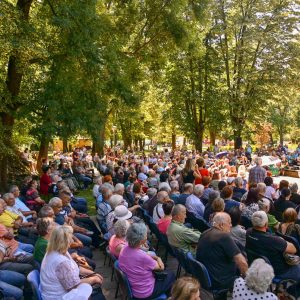 У једном дану: Градоначелник уручио нова рјешења за легализацију и картице за бесплатан јавни превоз У једном дану: Градоначелник уручио нова рјешења за легализацију и картице за бесплатан јавни превоз