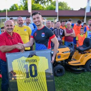 Градски менаџер са фудбалерима „Полет Крајишника“ из Драгочаја