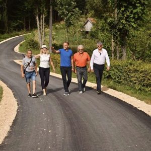 Након вишедеценијског чекања: Мјештани заселака Бранковићи и Звонари добили асфалт