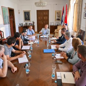 Радни састанак у вези са динамиком радова у Чесми: Завршетак моста и главног пута током љета Радни састанак у вези са динамиком радова у Чесми: Завршетак моста и главног пута током љета