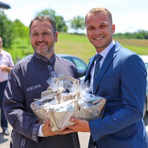 Празник Духови прослављен у више бањалучких насеља, на обиљежавању у Пискавици присуствовао и градоначелник