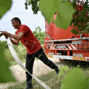 У циљу растерећења јавне водоводне мреже, упућен позив пољопривредним произвођачима да се за допремање веће количине воде обрате Цивилној заштити
