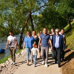 Бања Лука добила још једну оазу уз Врбас: Ново шеталиште на потезу од „Алибабе“ до плаже у Српским Топлицама Бања Лука добила још једну оазу уз Врбас: Ново шеталиште на потезу од „Алибабе“ до плаже у Српским Топлицама