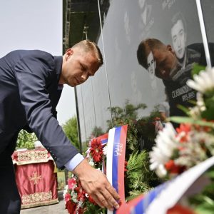 Служен парастос за погинуле и нестале борце са подручја Бистрице и Сарачице, вијенац положио и градоначелник