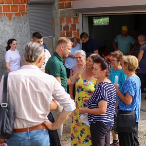 Испуњено обећање: Градоначелник уручио рјешења о надокнади штете за 18 породица у Мишином Хану