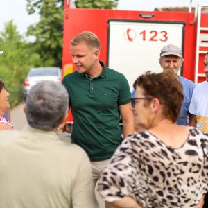 Надлежне службе обилазе терен и допремају воду, придружио им се и градоначелник