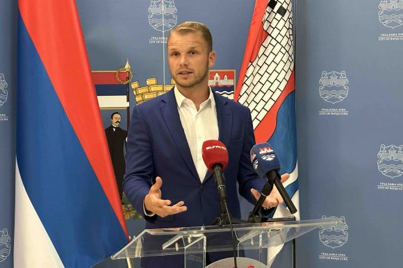 Градоначелник након сједнице Скупштине Града: Усвојили су само двије тачке, док важна питања за грађане и даље чекају Градоначелник након сједнице Скупштине Града: Усвојили су само двије тачке, док важна питања за грађане и даље чекају