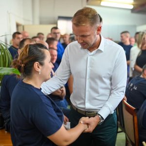 Градоначелник посјетио раднике „Водовода“: Њихов труд, рад и залагање за наш град и заједницу биће цијењени и награђени