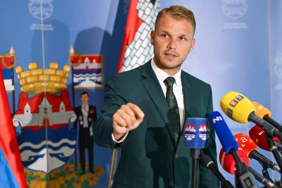 Због неусвајања дневног реда, закључена сједница Скупштине Града, градоначелник: Неодговорно понашање, на ове тачке чекало је више од 30.000 наших грађана Због неусвајања дневног реда, закључена сједница Скупштине Града, градоначелник: Неодговорно понашање, на ове тачке чекало је више од 30.000 наших грађана