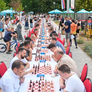 Бањалучко шаховско љето у парку окупило 130 такмичара из 12 градова Бањалучко шаховско љето у парку окупило 130 такмичара из 12 градова