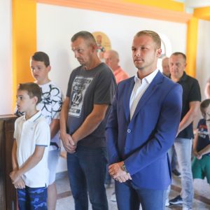 Градоначелник на молитви и дружењу са мјештанима у засеоку Зеленци Градоначелник на молитви и дружењу са мјештанима у засеоку Зеленци