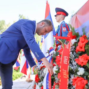 Обиљежен Дан устанка против фашизма, градоначелник положио вијенац на споменик палим Крајишницима на Бањ брду Обиљежен Дан устанка против фашизма, градоначелник положио вијенац на споменик палим Крајишницима на Бањ брду