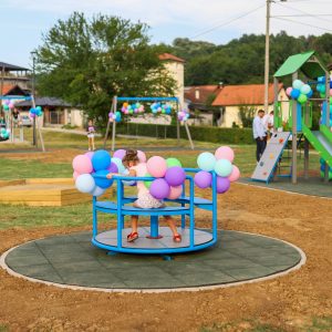 Рај за игру и уживање: Малишани насеља Чесма добили велико дјечије игралиште