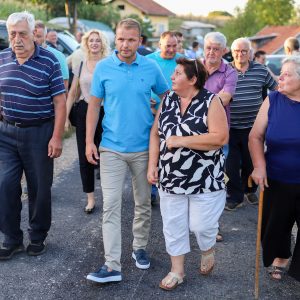 Завршена модернизација још једног локалног пута, мјештане у засеоку Ћулуми обишао градоначелник Завршена модернизација још једног локалног пута, мјештане у засеоку Ћулуми обишао градоначелник