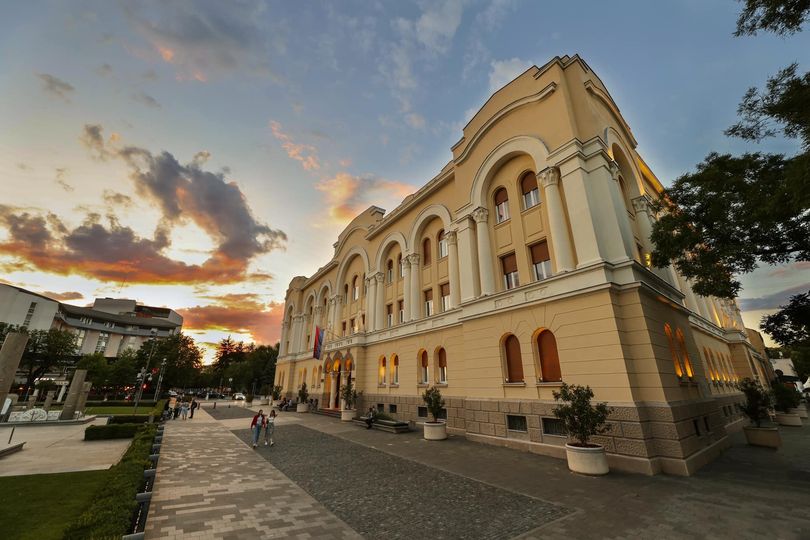  Фото: Бански двор