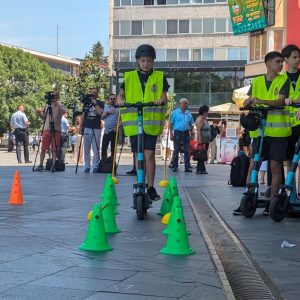 Град подржао кампању „Возите безбједно електричне тротинете“, погледајте прописе за правилну употребу Град подржао кампању „Возите безбједно електричне тротинете“, погледајте прописе за правилну употребу