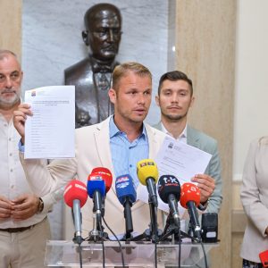 Градоначелник позвао руководство Скупштине да закаже сједницу: На чекању бесплатни плацеви за младе брачне парове и рјешење водоснабдијевања са система „Туњице 1 и 2“