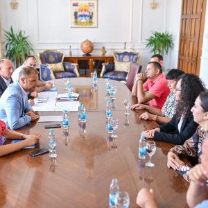 Подршка при стамбеном збрињавању: Градоначелник уручио рјешења о исплати новчаних средстава за породице погинулих бораца и ратних војних инвалида