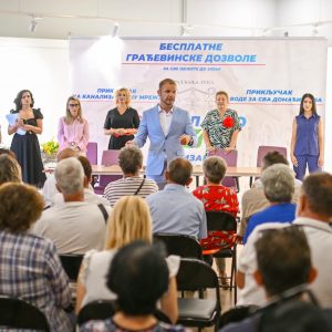 Сигуран кров над главом: Градоначелник још једној групи наших суграђана уручио рјешења о бесплатној легализацији Сигуран кров над главом: Градоначелник још једној групи наших суграђана уручио рјешења о бесплатној легализацији