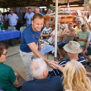 Чокорска поља: Градоначелник обишао Марјанце, ускоро вода за 25 домаћинстава Чокорска поља: Градоначелник обишао Марјанце, ускоро вода за 25 домаћинстава