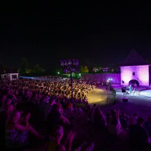 Вече пуно смијеха: Препуна тврђава Кастел уз Горана Винчића, присуствовао и градоначелник Вече пуно смијеха: Препуна тврђава Кастел уз Горана Винчића, присуствовао и градоначелник