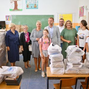 Испорука бесплатних уџбеника за основце, градоначелник: Настављамо позитивну праксу коју је Бања Лука прва увела