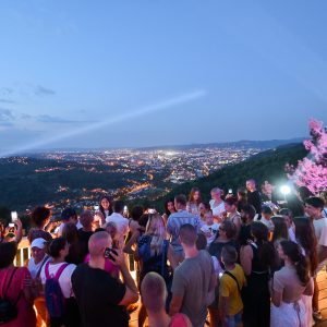 Бања Лука на длану: Мноштво суграђана уживало на новом видиковцу одакле се пружа неодољив поглед на град Бања Лука на длану: Мноштво суграђана уживало на новом видиковцу одакле се пружа неодољив поглед на град