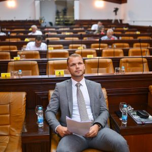 Градоначелник: Не одустајемо од предложеног рјешења за питање водоснабдијевања поткозарских мјеста и бесплатних плацева за младе брачне парове Градоначелник: Не одустајемо од предложеног рјешења за питање водоснабдијевања поткозарских мјеста и бесплатних плацева за младе брачне парове