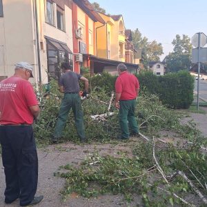 Посљедице олујног невремена: Интервенисала и Ватрогасна бригада