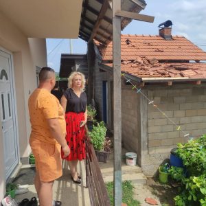 Представници Града са мјештанима у Горњој Пискавици након олујног невремена Представници Града са мјештанима у Горњој Пискавици након олујног невремена