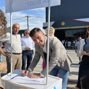 Покренута петиција за рјешавање питања водоснабдијевања поткозарских села, потписао и градски менаџер