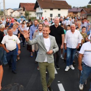 Вишемилионско улагање: Окончани радови на главној саобраћајници кроз Куљане, мјештане обишао и градоначелник