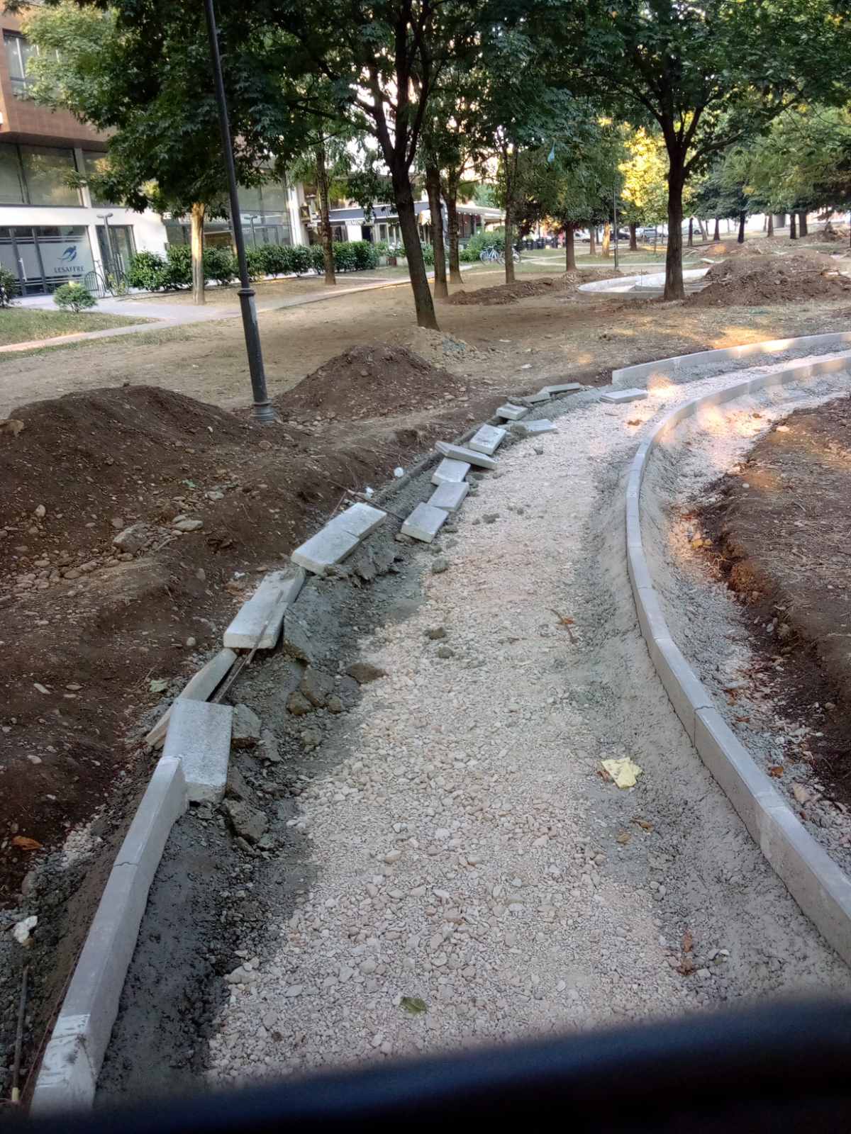  Фото: Оштећења која су на изведеним радовима извели непознати починиоци