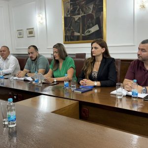 Договорени даљи кораци у заједничкој сарадњи: Одржан састанак са корисницима станова социјалног становања у насељу Аду Договорени даљи кораци у заједничкој сарадњи: Одржан састанак са корисницима станова социјалног становања у насељу Аду