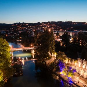 Спектакуларан концерт Андреја Пуцаревића: Бања Лука добила нову дионицу шеталишта уз ријеку Врбас, освијетљен и Градски мост
