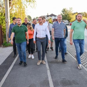 Завршена прва фаза изградње тротоара: Градоначелник обишао радове у Залужанима Завршена прва фаза изградње тротоара: Градоначелник обишао радове у Залужанима