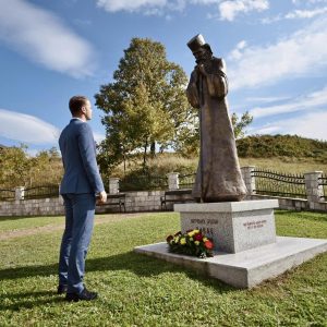 Градоначелник у Бистрици: Бања Лука богатији за још један споменик у част нашег великог духовника патријарха Павла Градоначелник у Бистрици: Бања Лука богатији за још један споменик у част нашег великог духовника патријарха Павла