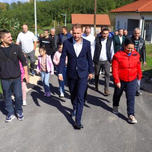 Асфалтирана Улица 7. фебруара, мјештане обишао и градоначелник