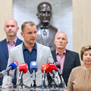 Градоначелник: Важе картице за повољнију куповину, због притисака на маркете попусте ће рефундирати Град