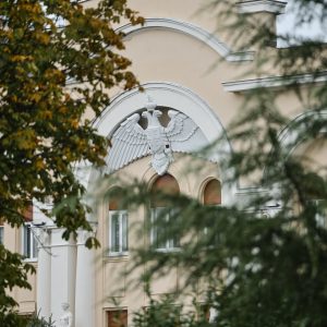 На Дан српског јединства, слободе и националне заставе: Након 83. године двоглави орао враћен на Бански двор На Дан српског јединства, слободе и националне заставе: Након 83. године двоглави орао враћен на Бански двор