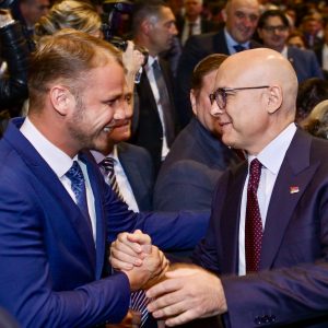 Обиљежен Дан српског јединства у Новом Саду, градоначелник: Нека се наша тробојка вијори поносно као симбол јединства које је наш највећи залог за будућност Обиљежен Дан српског јединства у Новом Саду, градоначелник: Нека се наша тробојка вијори поносно као симбол јединства које је наш највећи залог за будућност